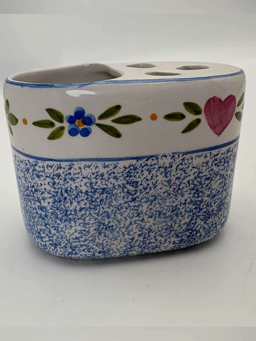 Hand-Painted Ceramic Toothbrush Holder with Heart and Floral Motif - Blue & Pink - Picture 4 of 14